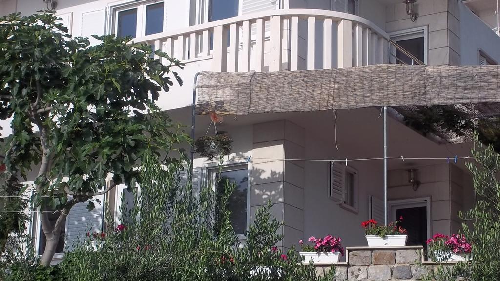 Apartments Kalajzic オミシュ 部屋 写真